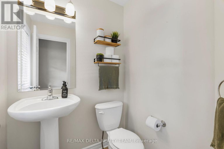 28643718/564-langelier-avenue/mer-bleuebradley-estatesanderson-park/ottawa/ontario/K1W0E7_7