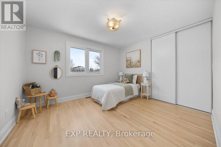 29294454/18-ivylea-street/craig-henrywoodvale/ottawa/ontario/K2G4X5_23