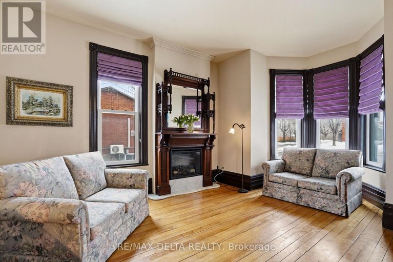 29479728/132-high-street/vankleek-hill/champlain/ontario/K0B1R0_6