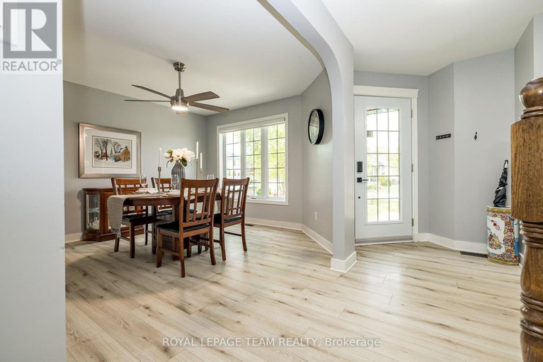 28449853/333-timbertrail-terrace/springridgeeast-village/ottawa/ontario/K4A5A6_6
