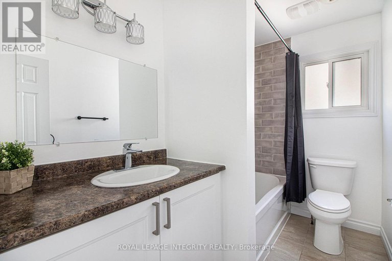 28422244/2044-wildflower-drive/queenswood-heights-south/ottawa/ontario/K1E3R5_15