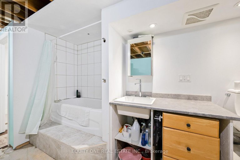 29066037/73-hobart-crescent/sheahan-estatestrend-village/ottawa/ontario/K2H5S3_34