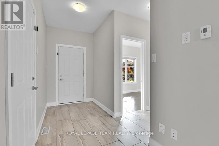 28851206/69-duncanville-street/village-of-russell/russell/ontario/K4R0E9_4