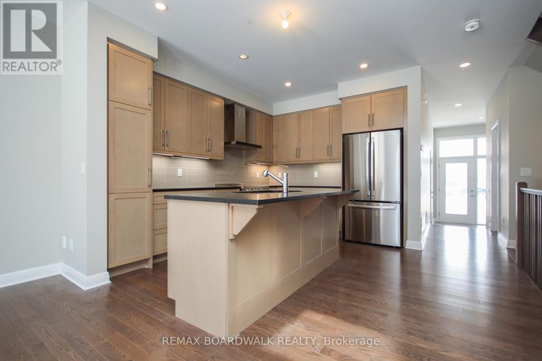 29643947/74-michael-stoqua-street/cfb-rockcliffe-and-area/ottawa/ontario/K1K5A2_7