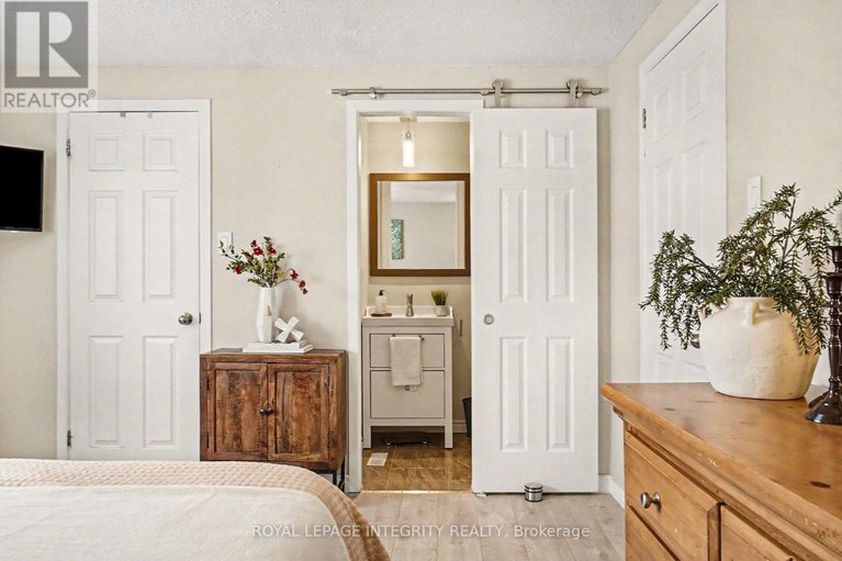 29296449/61-2003-falkirk-crescent/blackburn-hamlet-south/ottawa/ontario/K1B4Y8_26