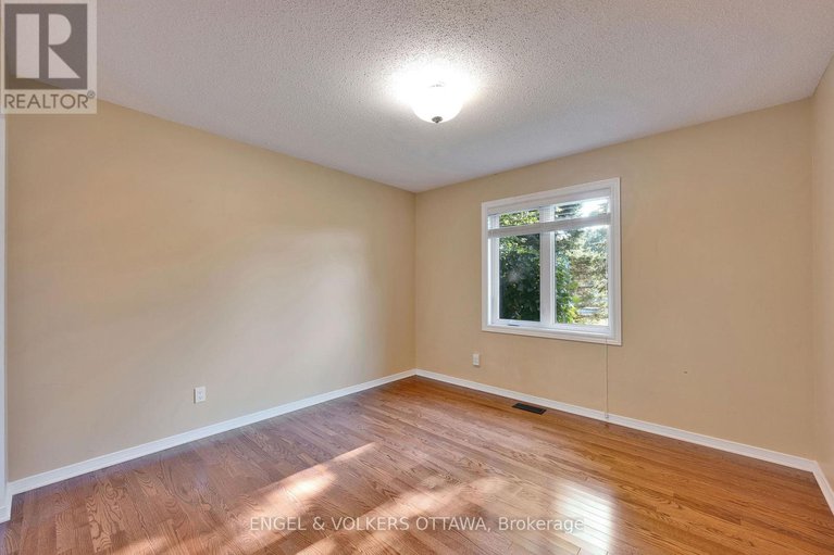 28887714/5233-mclean-crescent/manotick-long-island-nicholls-island/ottawa/ontario/K4M1G1_22