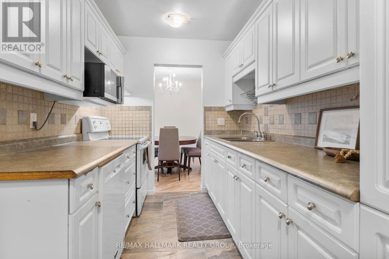 28763964/1598-hoskins-crescent/fallingbrookpineridge/ottawa/ontario/K4A2H8_14