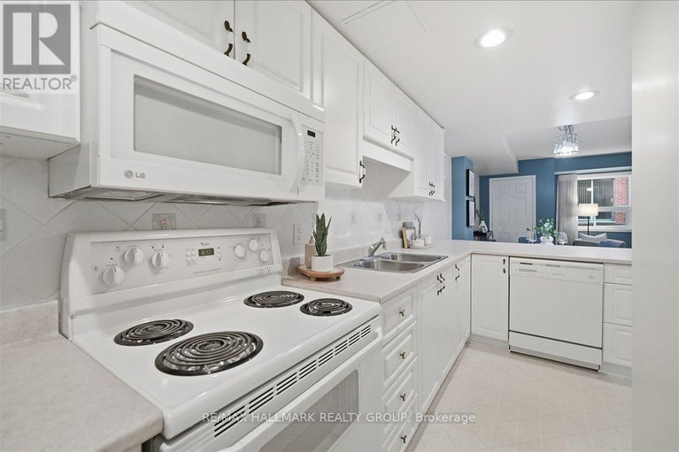 29023587/206-320-centrum-boulevard/bilberry-creekqueenswood-heights/ottawa/ontario/K1E3X9_7