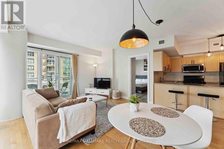 28620989/304-70-landry-street/vanier/ottawa/ontario/K1L0A8_9