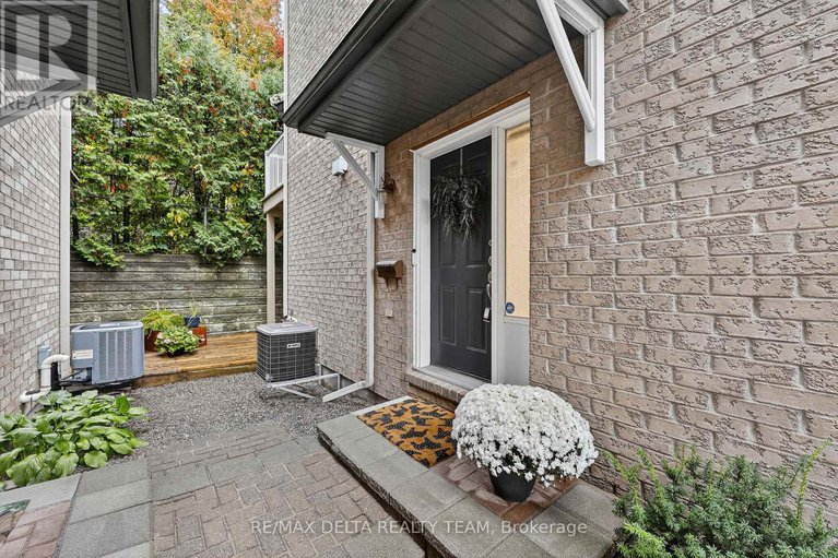 28970170/63-highwood-private/viscount-alexander-park/ottawa/ontario/K1K4X6_3