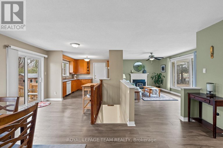 28656808/6481-rideau-valley-drive-n/manotick-south-to-roger-stevens/ottawa/ontario/K4M1B3_6