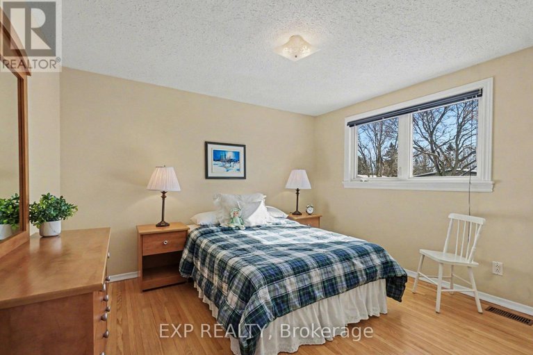 29392142/24-woodburn-drive/blackburn-hamlet/ottawa/ontario/K1B3A7_22