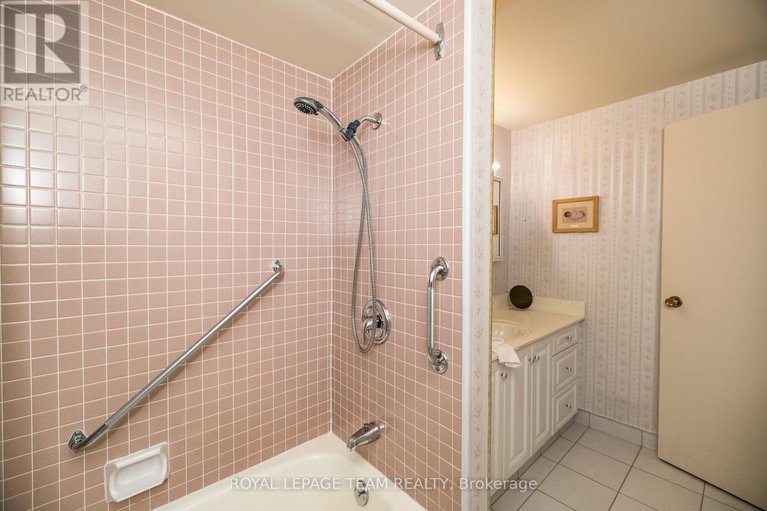 29662214/701-1356-meadowlands-drive-e/borden-farmstewart-farmcarleton-heightsparkwood-hills/ottawa/ontario/K2E6K6_23