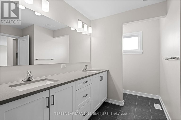 27846095/747-kenny-gordon-avenue-n/riverside-southgloucester-glen/ottawa/ontario/K4M0X9_35