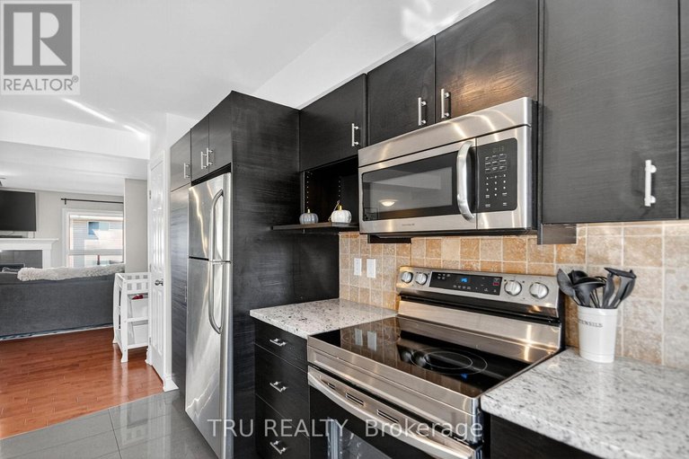 28954413/2642-palings-private/emerald-woodssawmill-creek/ottawa/ontario/K1T4A4_15