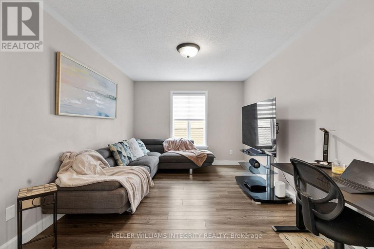 28499103/644-devonwood-circle/blossom-parkkemp-parkfindlay-creek/ottawa/ontario/K1T4E7_8