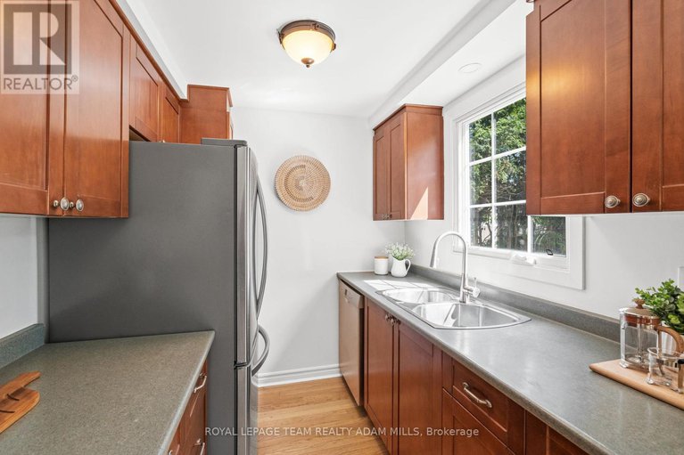 28517736/1205-st-moritz-court/convent-glen-north/ottawa/ontario/K1C2B2_14