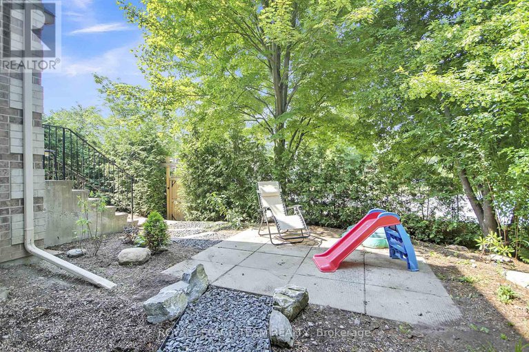 28617518/16-riverbank-court/stittsville-central/ottawa/ontario/K2S1V7_32