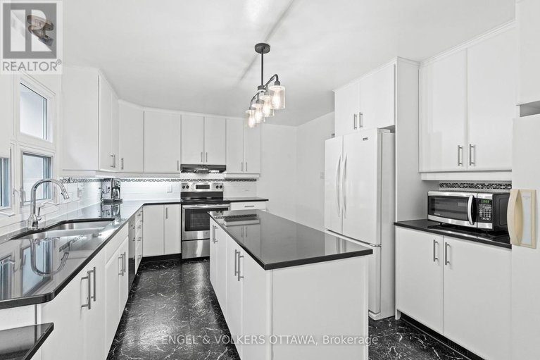 28548966/20-mohawk-crescent/bruce-farmgraham-parkqualicumbellands/ottawa/ontario/K2H7G6_31