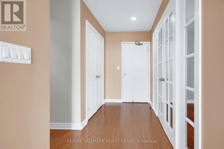 28856481/608-136-darlington-private/hunt-clubwestern-community/ottawa/ontario/K1V0X6_7
