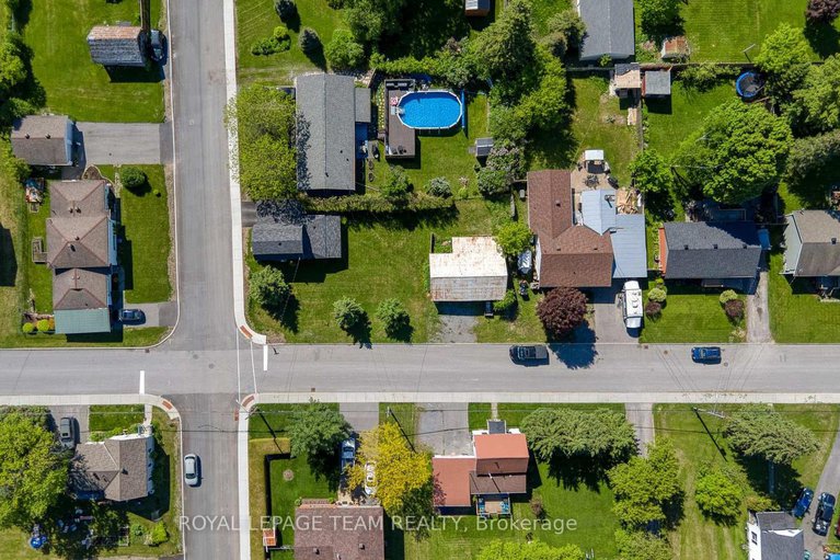 28435512/24-mercer-street/almonte/mississippi-mills/ontario/K0A1A0_2