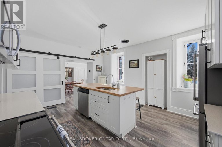 29433673/2090-beach-road/north-grenville-twp-kemptville-south/north-grenville/ontario/K0G1S0_18