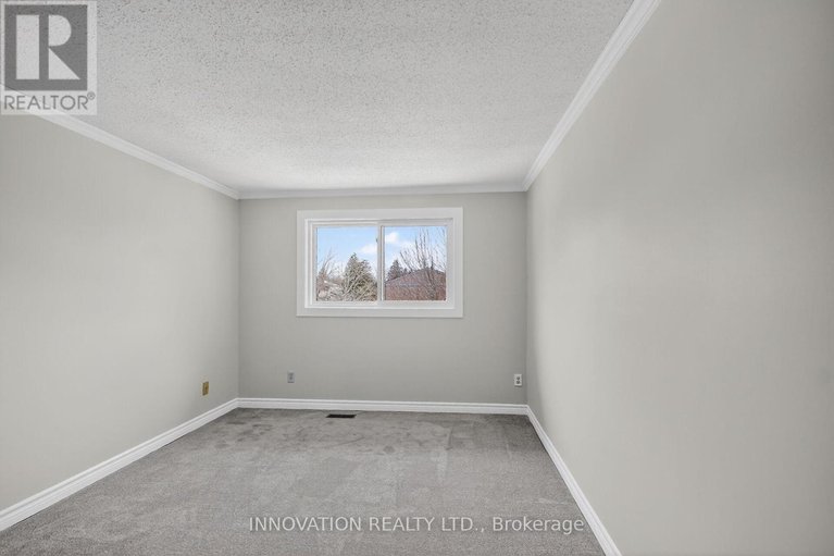 29490132/5-2336-orient-park-drive-e/blackburn-hamlet-south/ottawa/ontario/K1B4N5_32