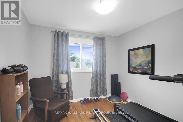 28792256/904-pinewood-crescent/queensway-terrace-north/ottawa/ontario/K2B5Y4_26