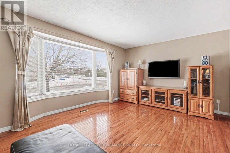 29484795/299-mockingbird-drive/chatelaine-village/ottawa/ontario/K1E2A4_3