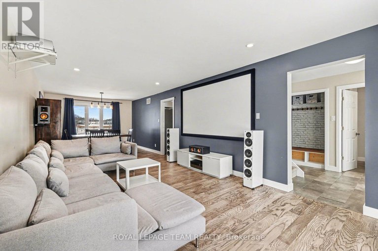 29407944/89-queen-charlotte-street/richmond/ottawa/ontario/K0A2Z0_7