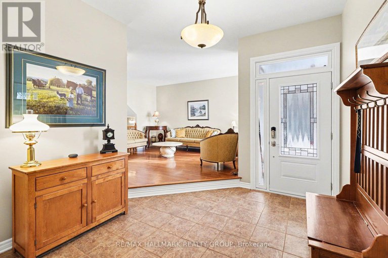 29357933/241-trail-side-circle/springridgeeast-village/ottawa/ontario/K4A5B5_3