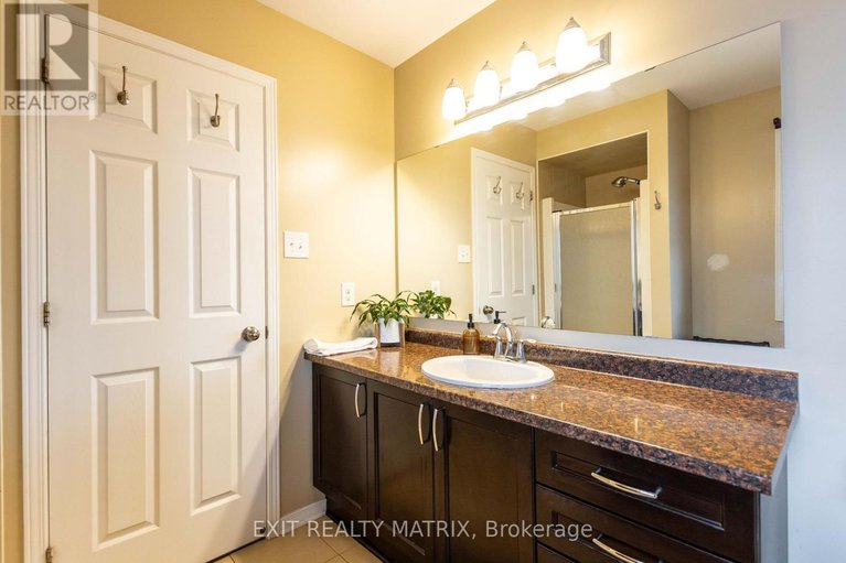 28414498/221-hillpark-high-street/mer-bleuebradley-estatesanderson-park/ottawa/ontario/K1W0B5_26