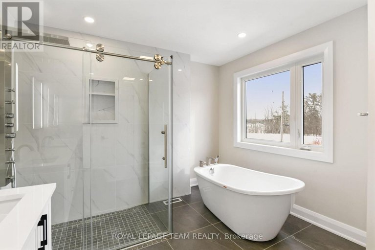 29152397/845-melfa-crescent/mooneys-bay/ottawa/ontario/K2C0P5_29