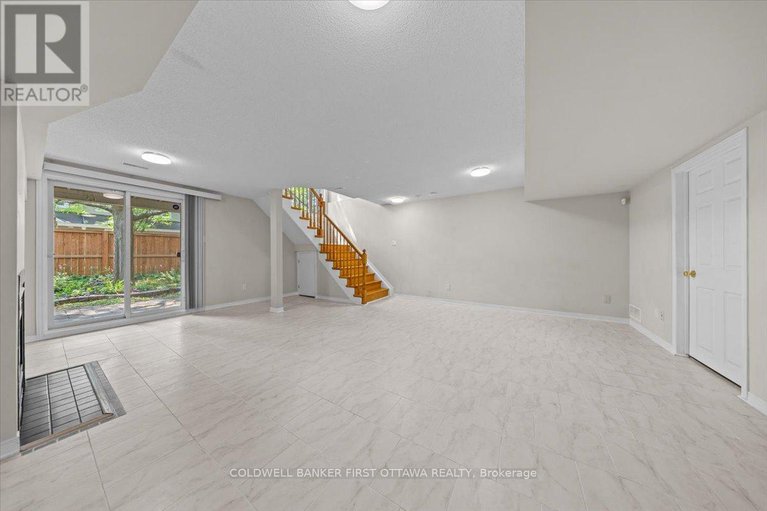 28806487/18-maxton-private/beacon-hill-south/ottawa/ontario/K1J1J2_16