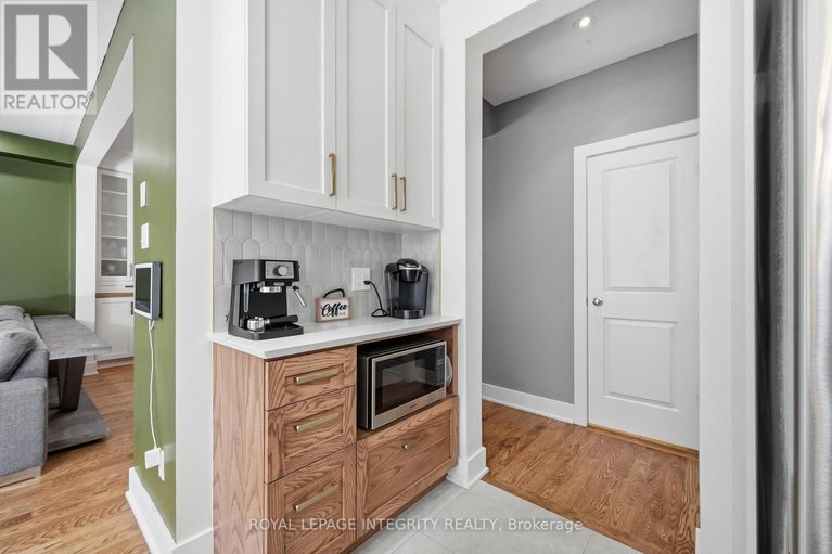 29628292/525-yellow-birch-street/mer-bleuebradley-estatesanderson-park/ottawa/ontario/K1W0J3_15