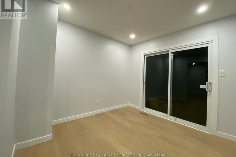 29074173/15-scharf-lane/glencairnhazeldean/ottawa/ontario/K2L2K3_8