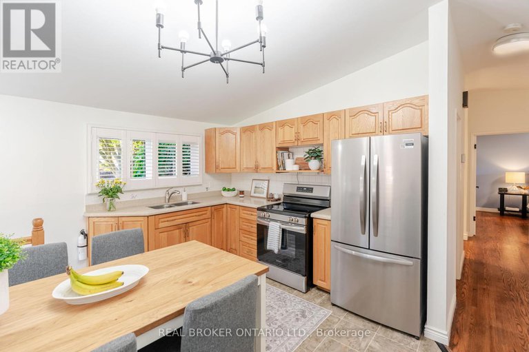 28961795/2070-cornish-street/elmvale-acresurbandale/ottawa/ontario/K1G2R8_10