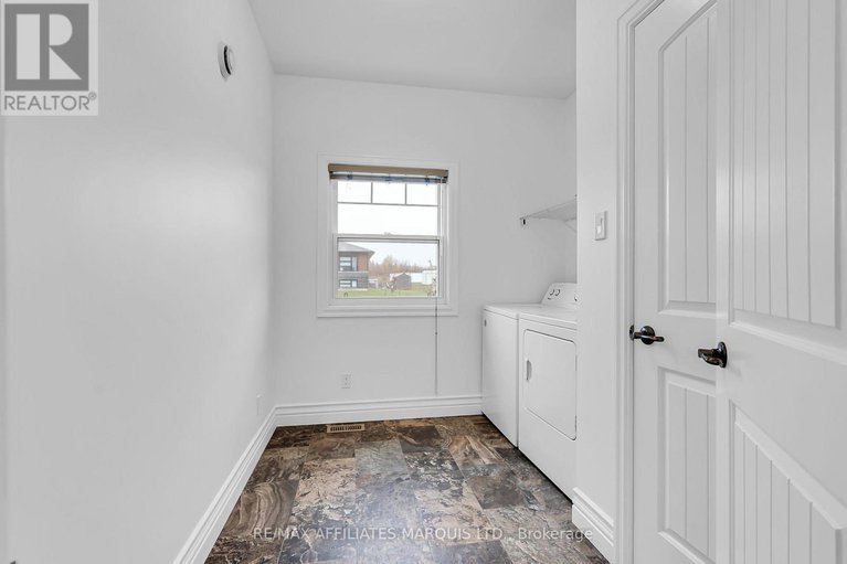 29059250/23-calco-crescent/moose-creek/north-stormont/ontario/K0C1W0_16