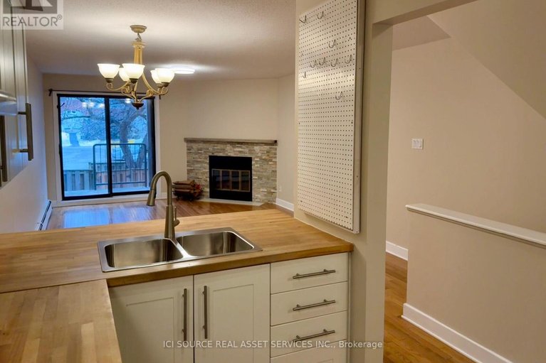 29473926/8-blue-moon-private/manor-park/ottawa/ontario/K1K4K6_3