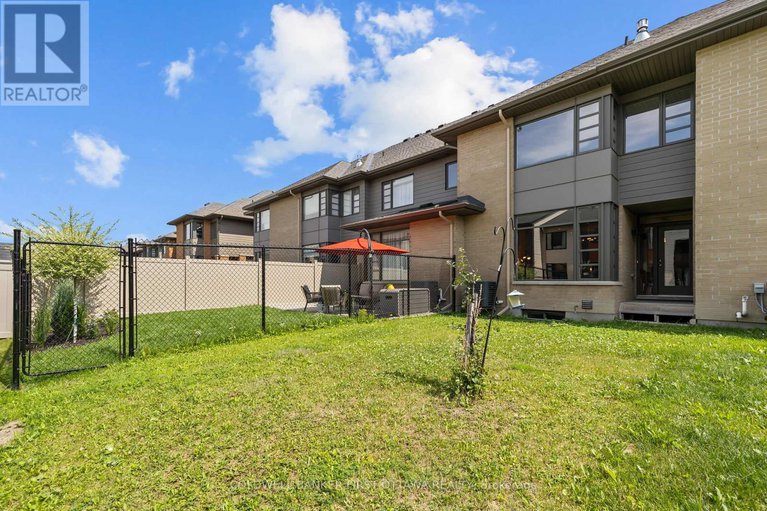 28598402/821-quartet-avenue/riverside-southgloucester-glen/ottawa/ontario/K1X0C4_34