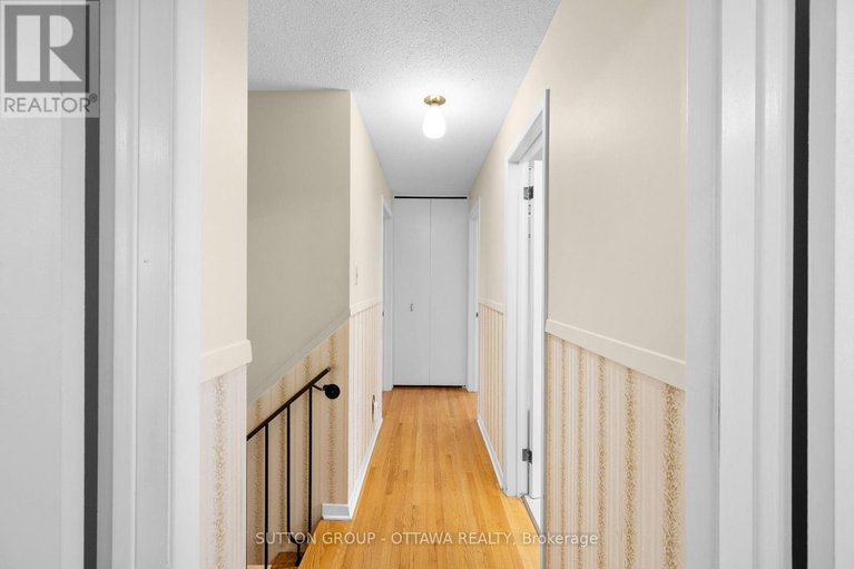 29556235/2391-ogilvie-road/beacon-hill-north/ottawa/ontario/K1J7N4_19