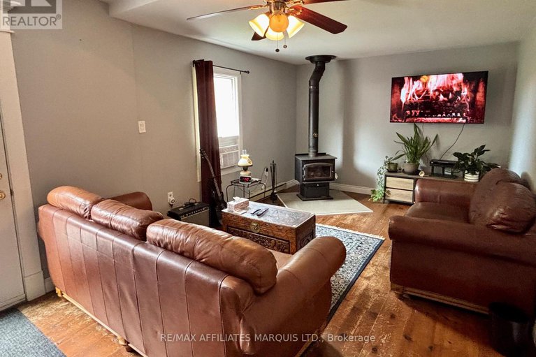 28764932/452-dominion-st-street-s/alexandria/north-glengarry/ontario/K0C1A0_5