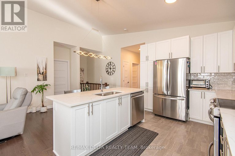 29382128/373-sterling-avenue/town-of-rockland/clarence-rockland/ontario/K2K0L4_4