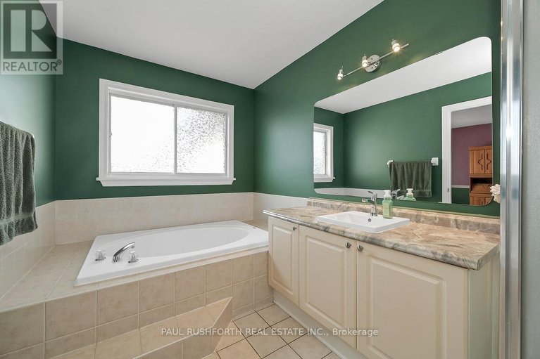 29652809/4316-owl-valley-drive/riverside-southgloucester-glen/ottawa/ontario/K1V1L3_25