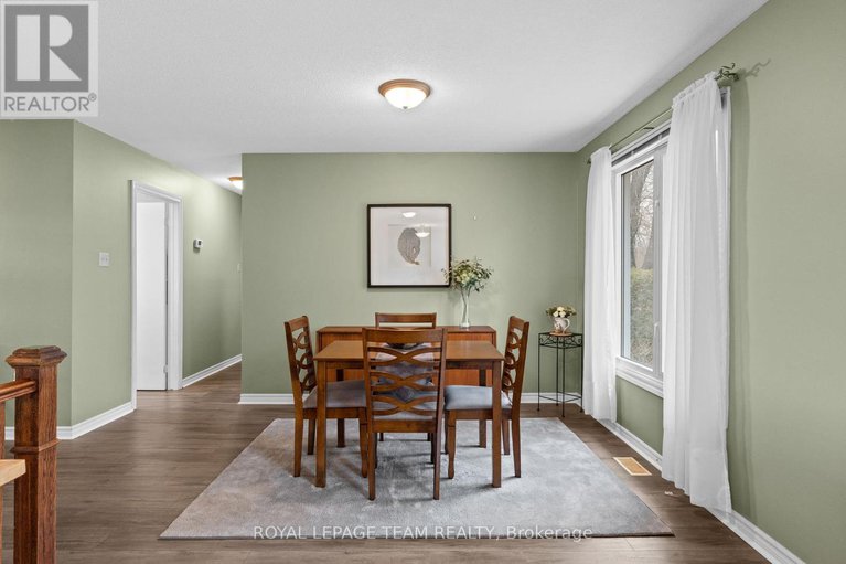 28656808/6481-rideau-valley-drive-n/manotick-south-to-roger-stevens/ottawa/ontario/K4M1B3_10
