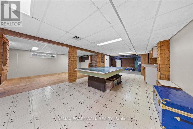 29678881/72-crownhill-street/cardinal-heights/ottawa/ontario/K1J7K8_20