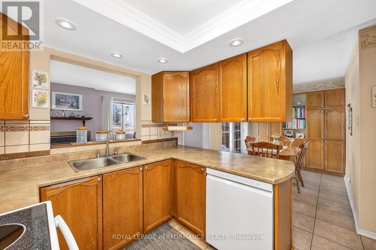 29340777/1764-tache-way/fallingbrookpineridge/ottawa/ontario/K4A2S6_11