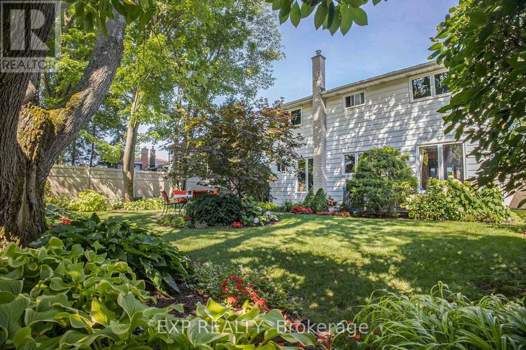 29392142/24-woodburn-drive/blackburn-hamlet/ottawa/ontario/K1B3A7_34