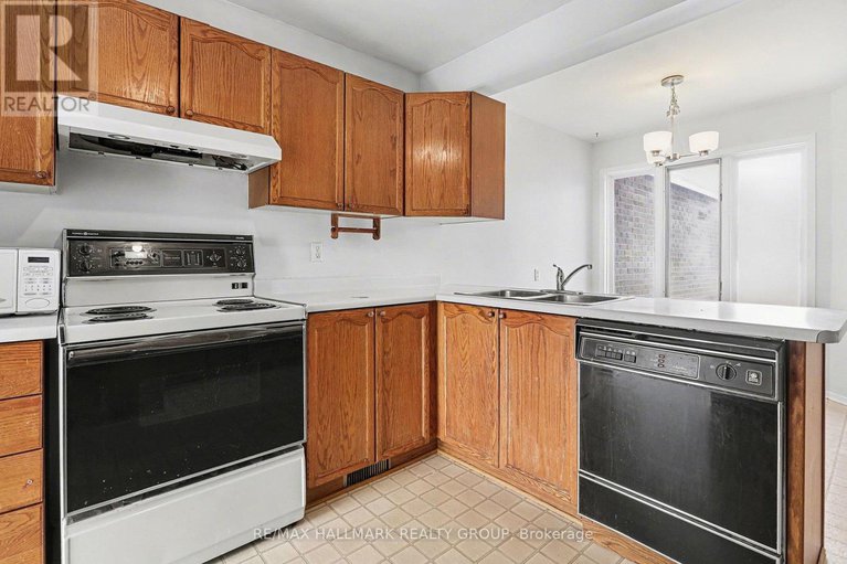 29229076/1970-wildflower-drive/queenswood-heights-south/ottawa/ontario/K1E3V4_5