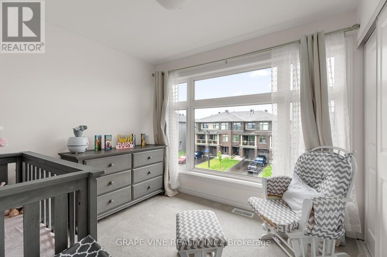 28472373/60-verglas-lane/mer-bleuebradley-estatesanderson-park/ottawa/ontario/K1W0R2_29